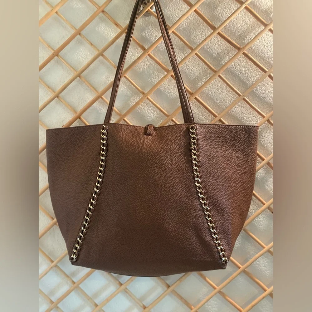 BCBG Paris spacious bcbg